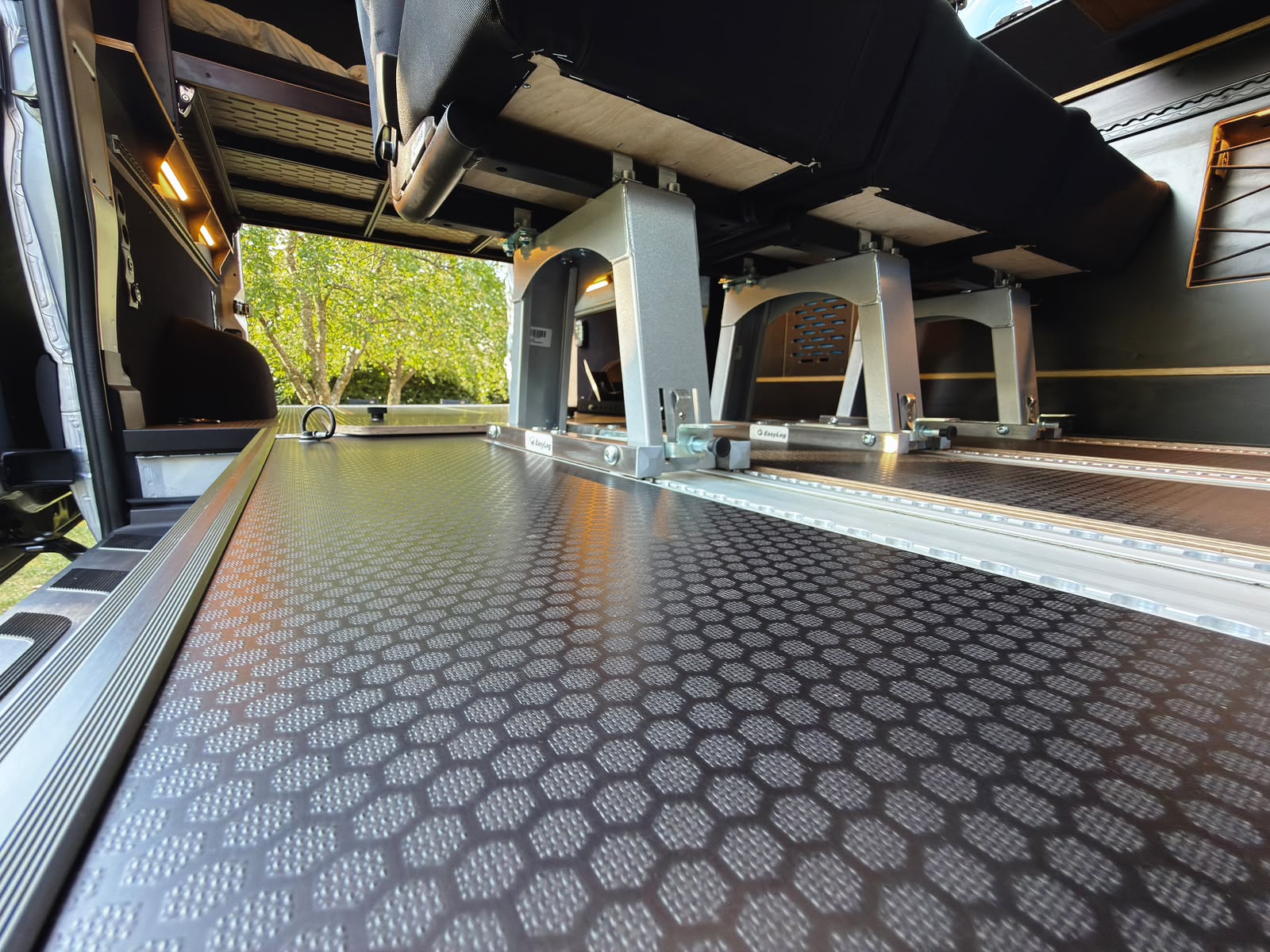 Birch/Alder Plywood Wiremesh/Smooth Hexa black